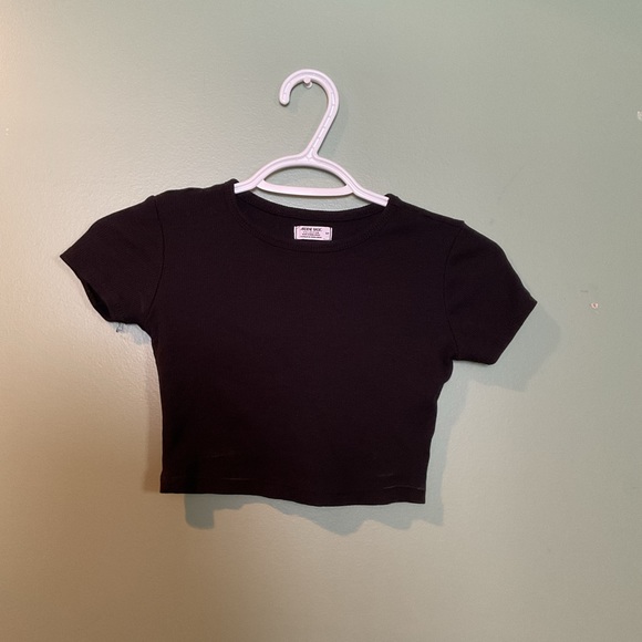 Basic Ribbed Cropped Tee - Picture 1 of 2